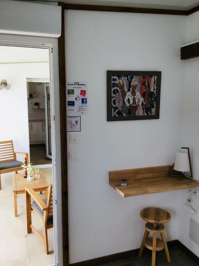 Gite Blanco Y Madera Narbonne Exterior photo